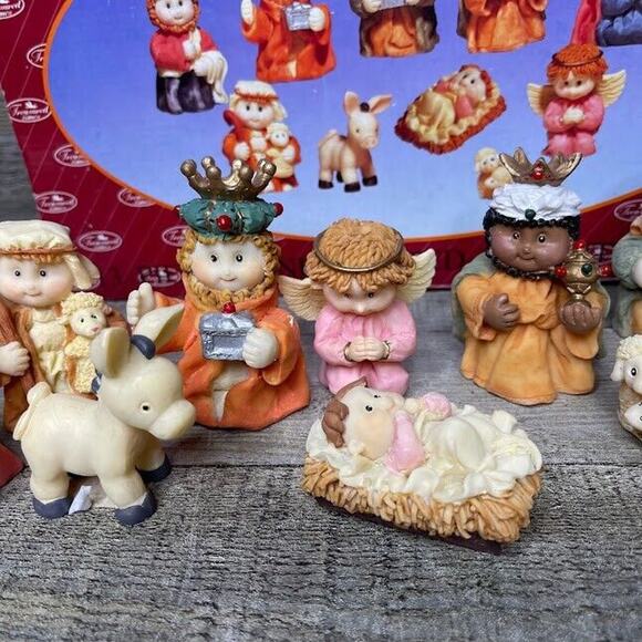 Nativity Scene Set Lot of 13 Treasured Times Hand Painted - Picture 5 of 16
